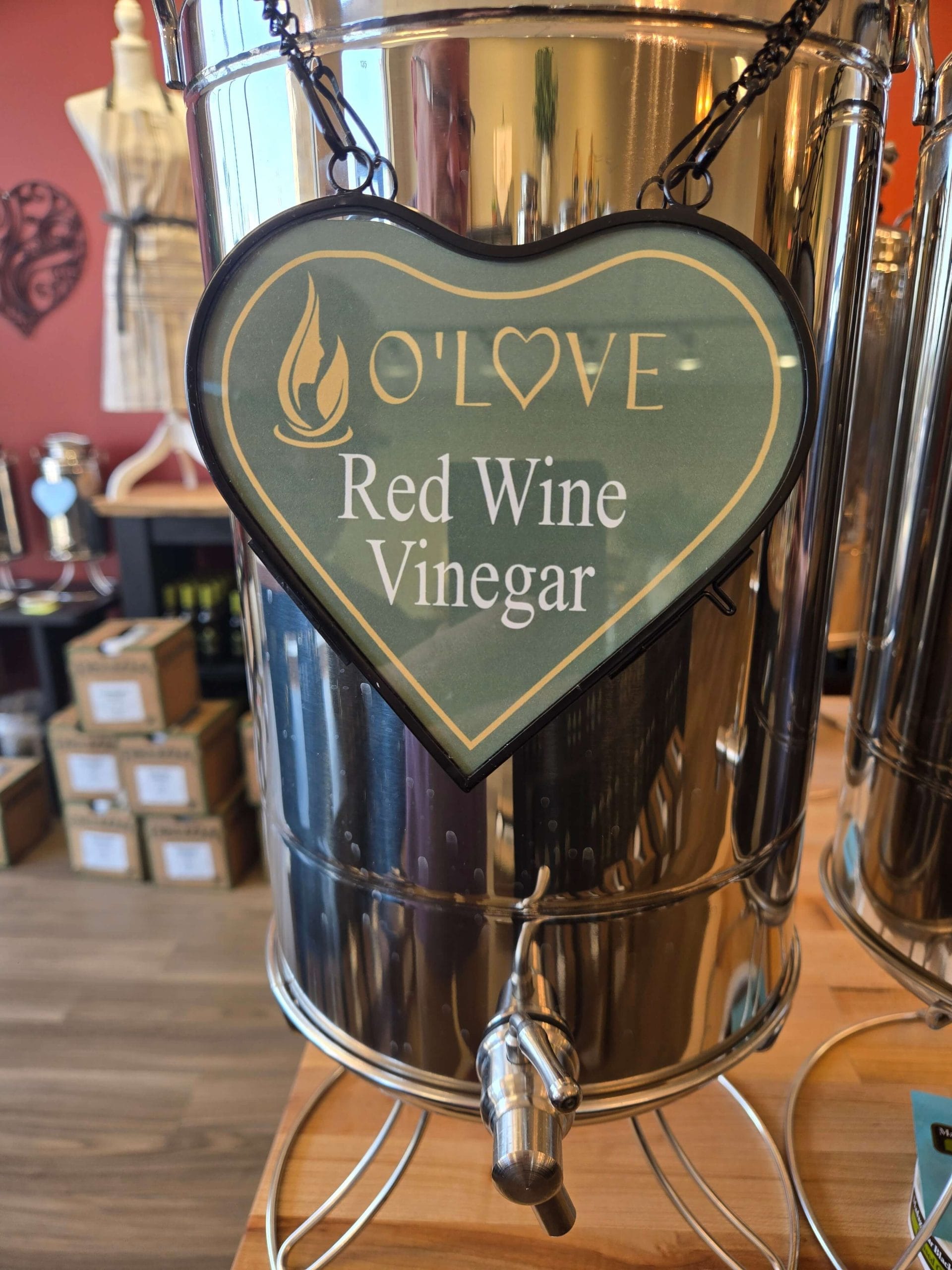 Metal container of Organic-Red-Wine-Vinegar